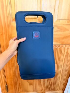 Blue Neoprene Wine Bottle Carrier Tote - Stylish Insulated Carrying Case